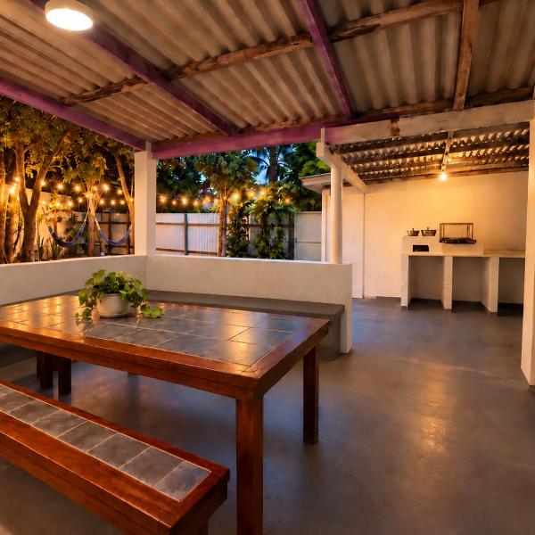 Casa próxima ao centro de Guarapari, com 5 vagas de garagem