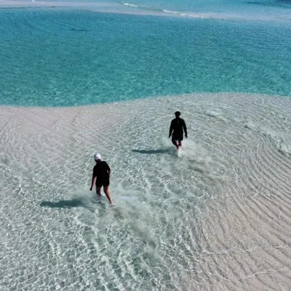 Suncoral Maldives, hotel a Kondey