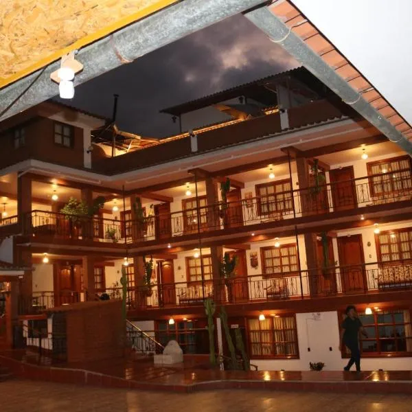 Las Torrecitas, hotel u gradu Carhuaz