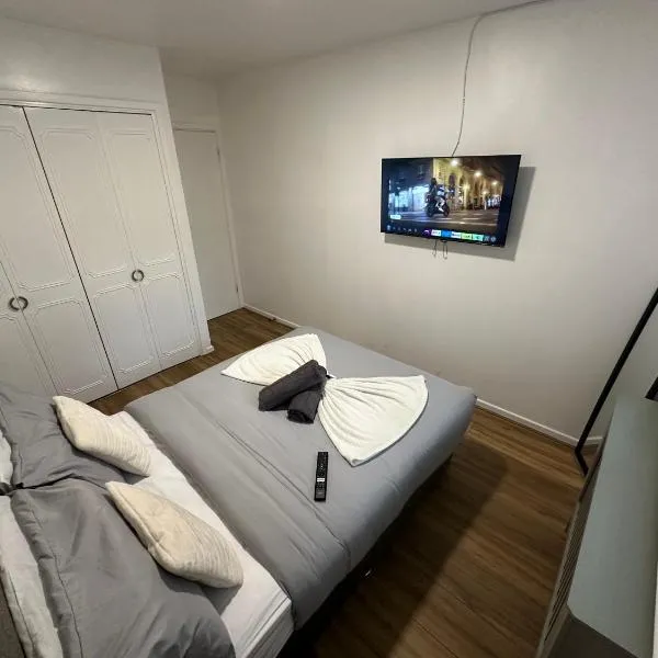 Spacious 1bed Apartment Close To Town, hotel i Ifield