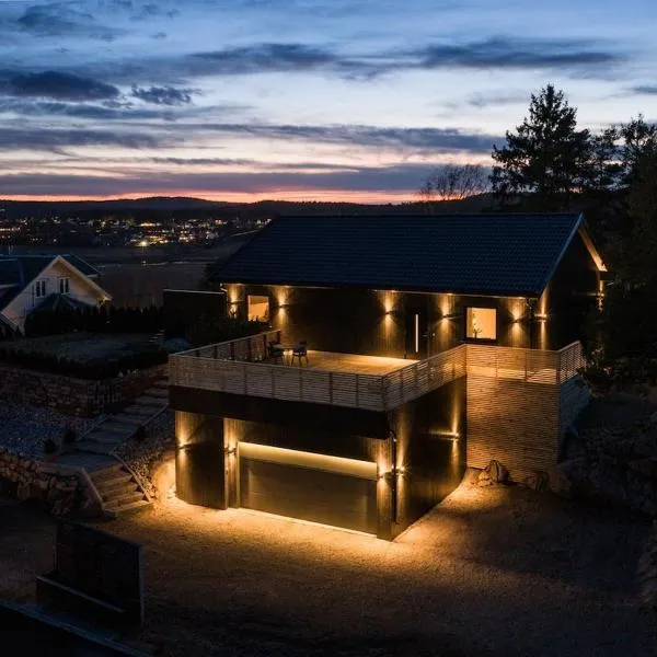 Private modern home, garden and seaview, хотел в Сарпсборг