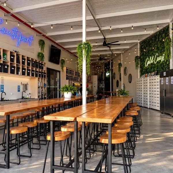 Capsuleaccom Hostel, hotel sa Gold Coast