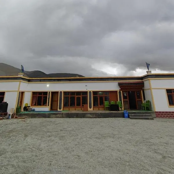 Deachen Khangsar, hotel di Spangmik