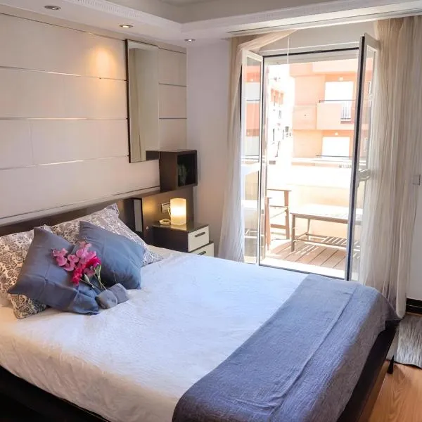 Apartamento Estación María Zambrano y Playa, Disfruta 90m2 junto al AVE con Jacuzzi y Parking Privados!, hotell Malagas