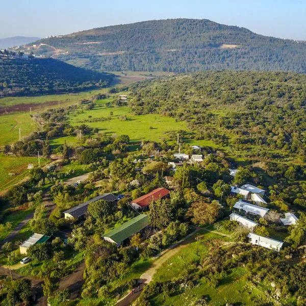 Kibbutz Inbar Country Lodging، فندق في H̱azon