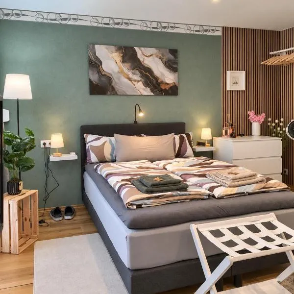 Haus Madeleine Wohlfühl Apartment mit Balkon, Sauna und Schwarzwaldblick, מלון בשונוואלד