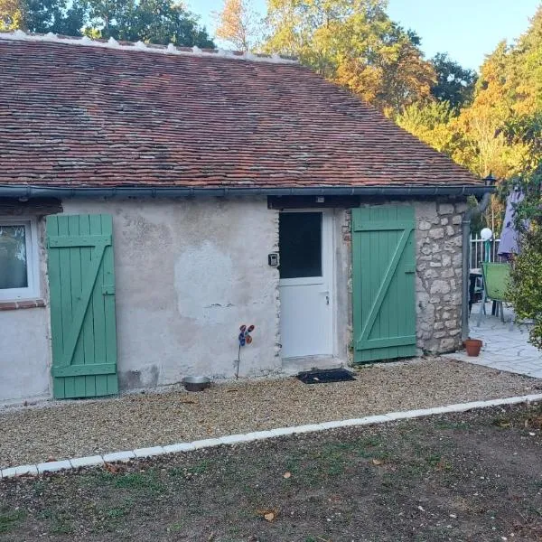 Maisonnette ex grange Les Mauves chez Jean Louis', hotelli kohteessa Saint-Ay