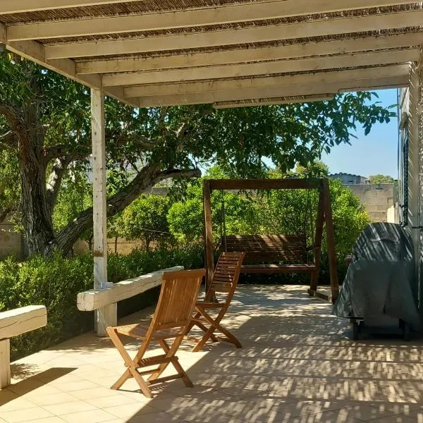 Casa Vacanze nel Salento con Giardino Privato e Parcheggio - ideale per famiglie, hotel a Galatina
