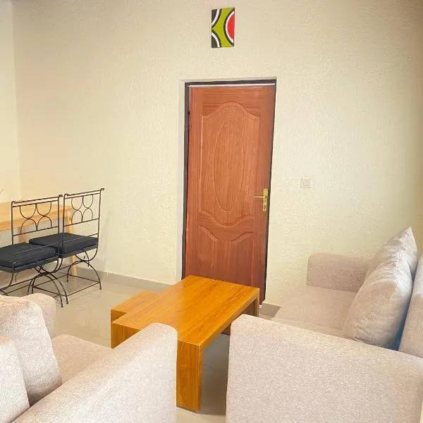 Stay and Dine, 2Bedroom Home at Mama Pizzalo, Hotel in Kigali