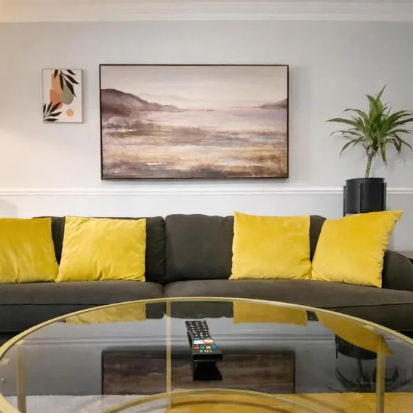 Gravesend A-1 Bedroom Spacious Apartment - 2 Min Walk to Station: Kent şehrinde bir otel
