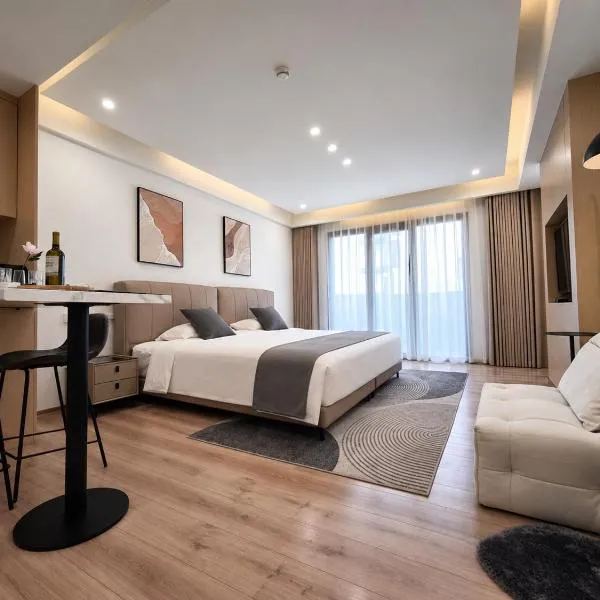 CCLUX Suites Piraeus - Spacious 40sqm rooms, ξενοδοχείο στον Πειραιά