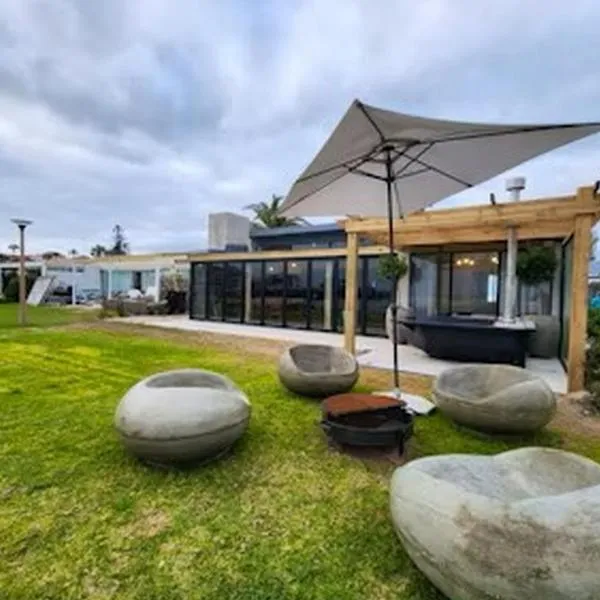 Driftwood beach house, hotel i Cape Town