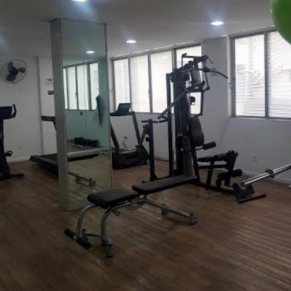 Quarto e banheiro privativo com cozinha sala compartilhada - Foto 4