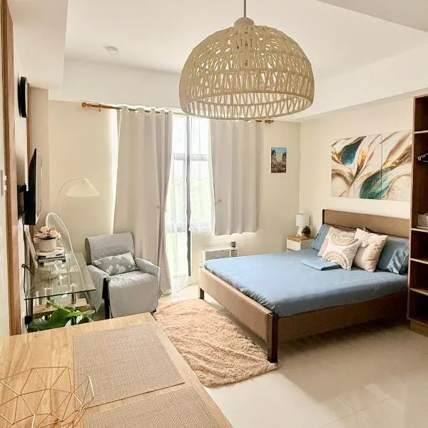 Raph Staycation near Mactan Newtown, hotelli kohteessa Lapu Lapu City