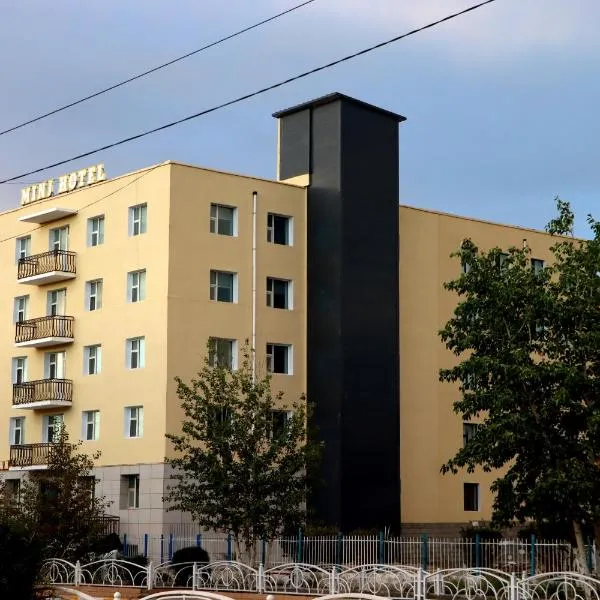 Minj Hotel Khovd, хотел в Dund-Us