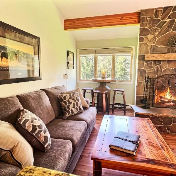 Gorgeous Jackson Hole Condo in Top location with Great Views and Private Deck with Barbeque!, Hotel in Wilson