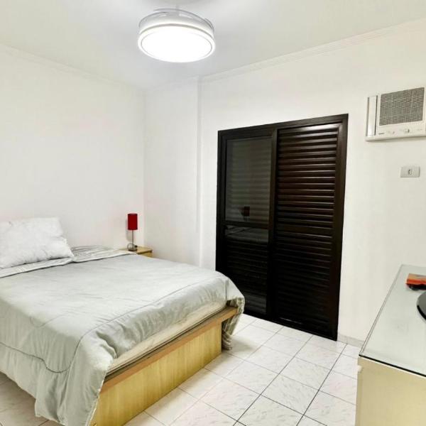Apartamento Enseada 200 m do mar - Foto 2