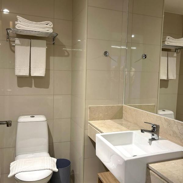 Flat Particular no Tryp - Piscina Aquecida - Estacionamento - Frente ao Shopping - TV - WIFI - Ar Cond - Serviço de Quarto - Foto 3