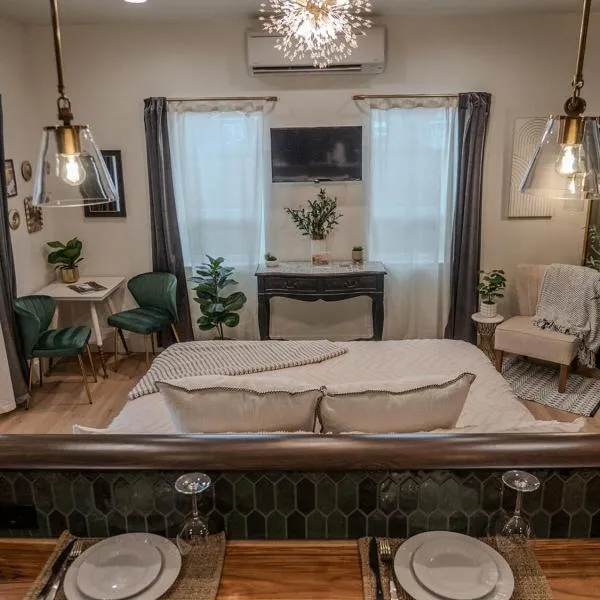 Downtown Boise Sunset Ave Romantic Private Suite, Hotel in Boise