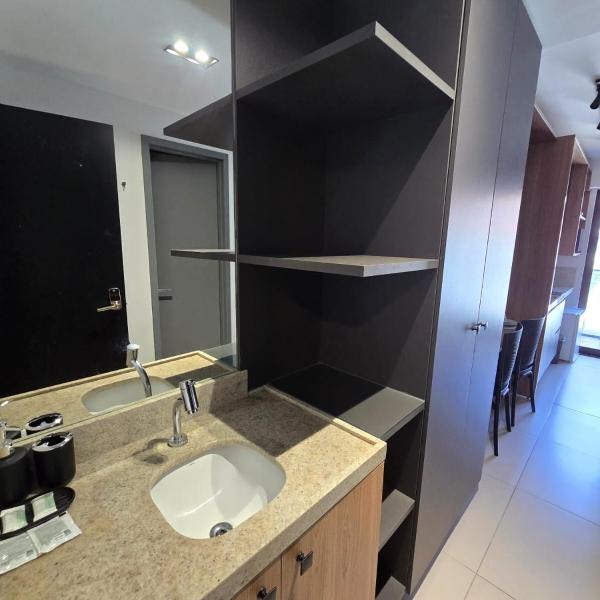 Flat beira-mar alto padrão - Tudo que você precisa no mesmo quarteirão - Foto 3