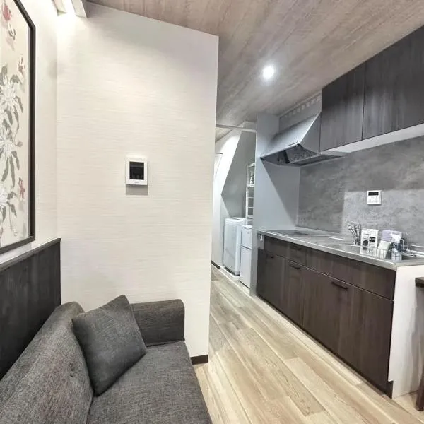 New 健杉 大國町站5分鐘 離難波一站 兩層獨立屋 全新裝修 兩房兩廁, viešbutis Osakoje
