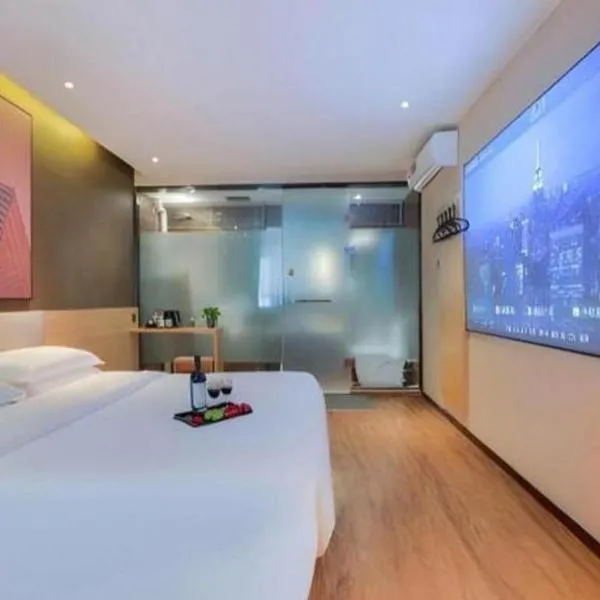 IU Hotel·Jiayuguan People's Shopping Mall, хотел в Джаигуан
