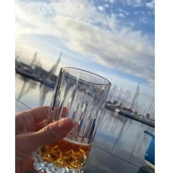 Ma Belle Lana, Chantereyne Marina, hotel u gradu Šerbur