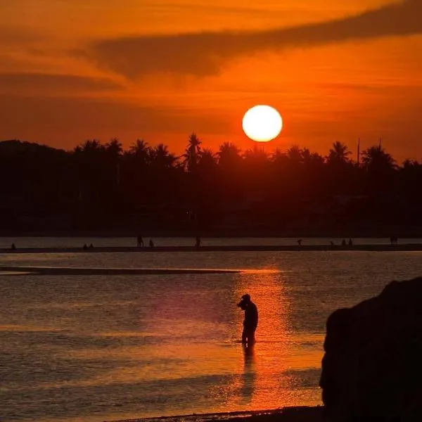 The Cosy Sunset Beach Resort، فندق في تونغسالا