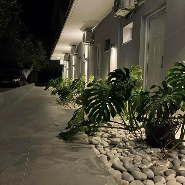 Camping Corali & Apartments, מלון בRiza
