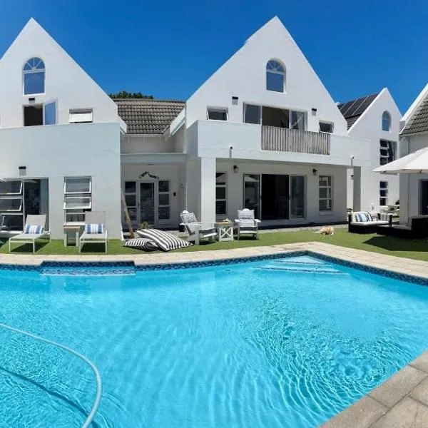 Adrift Guesthouse – hotel w mieście St Francis Bay