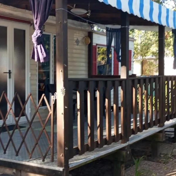 Meschers-sur-Gironde में, होटल le 130 mobile home à Meschers sur Gironde au camping L'escale