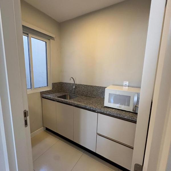 Apartamento térreo, 30 metros do mar no centrinho de Ingleses! - Foto 3
