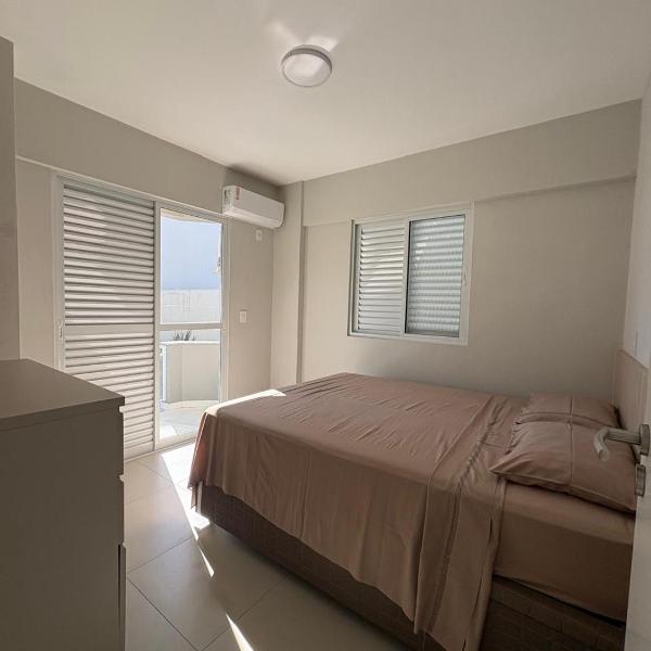 Apartamento térreo, 30 metros do mar no centrinho de Ingleses! - Foto 2