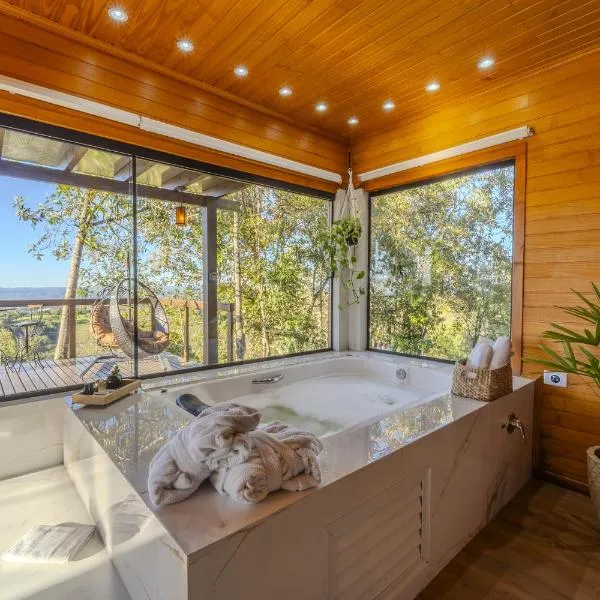 Cabana Romântica na Serra com Hidro, Lareira, Lagos e Trilhas, hotel a Bom Retiro