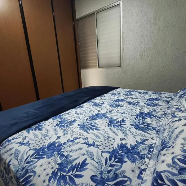 Ap com ar-condicionado na sala no Alto Umuarama, próximo ao Aeroporto e UFU, viešbutis mieste Uberlandija