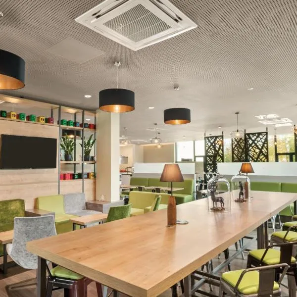 Super 8 by Wyndham Munich City North, hotel in Munich