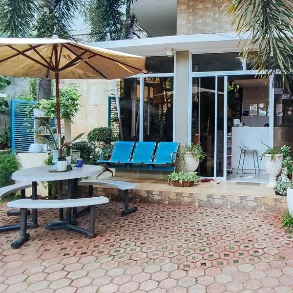 Alejandro's Suites & Venue, hotelli kohteessa Valencia