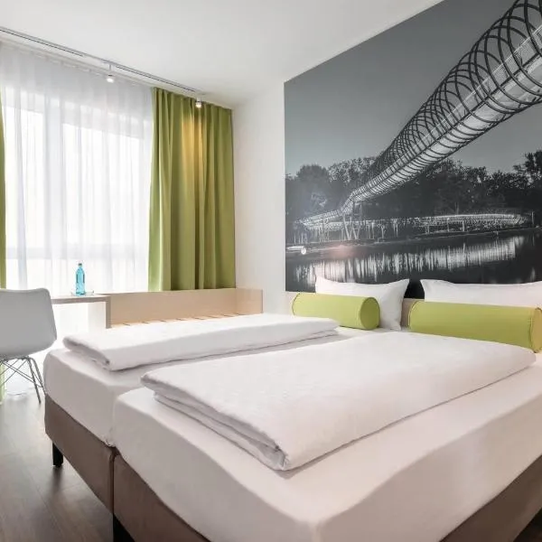 Super 8 by Wyndham Oberhausen am Centro, hotel di Oberhausen