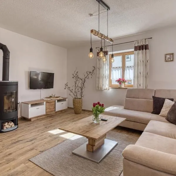 Ferienchalet zum Lebzelter mit Sauna und Whirlpool: Freyung şehrinde bir otel