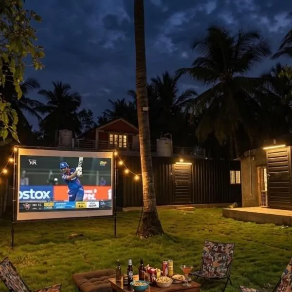 Coconut Grove Eco Stay with Pool BBQ and Cinema – hotel w mieście Honganūr
