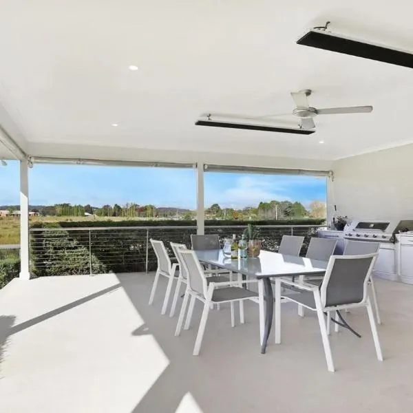Albert Fields, hotell i Bowral