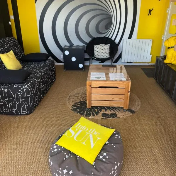 Au 29 logement cocon avec jacuzzi privatif، فندق في Longèves