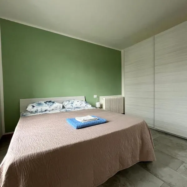 Stanza con balcone e bagno privato vicino Torino, hotell sihtkohas Chieri