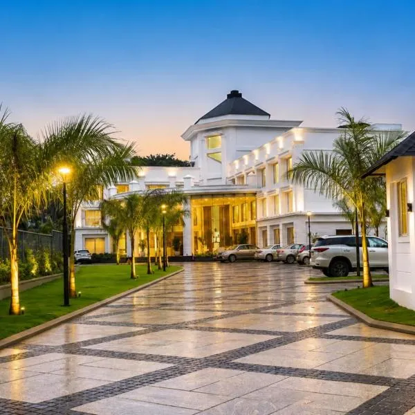 Surya Grand Wayanad, отель в городе Калпетта