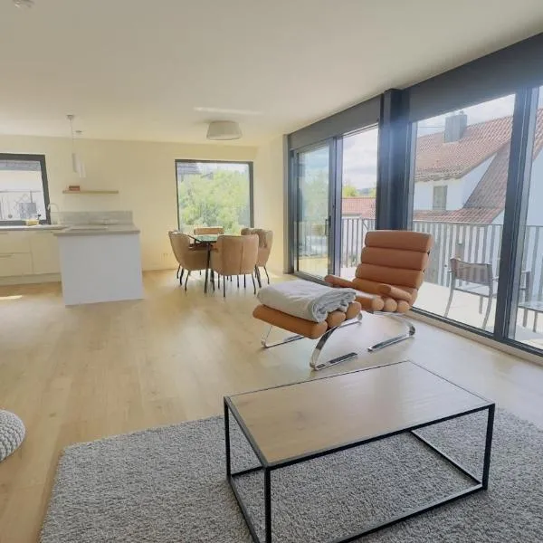 AlbLoft - Design-Wohnung 82 qm mit Balkon und Parkplatz 10 Minuten nach Tübingen, hotel a Kirchentellinsfurt
