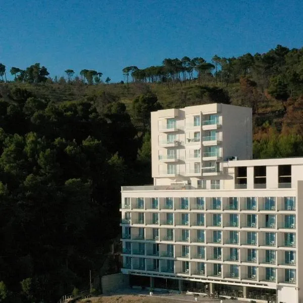 White Amfora Hotel, hotel di Shëngjin