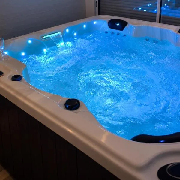 Chez SOPHIE, logement avec jacuzzi et salle cinéma, hôtel à Altviller