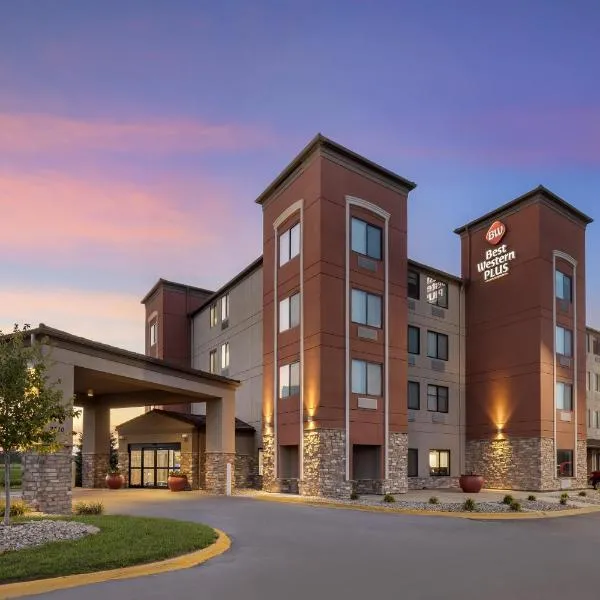 Best Western Plus Omaha Airport Inn、Carter Lakeのホテル