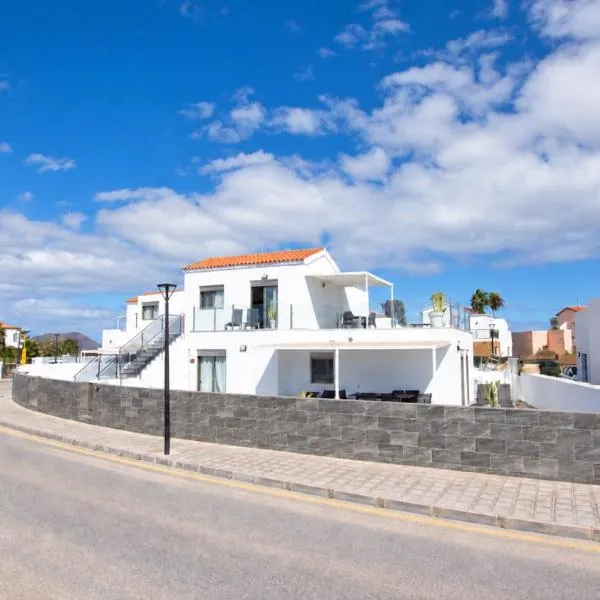 Book Jet - Front Beach Geranio Terrace Suites, hotel sa Corralejo