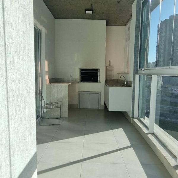 Apartmento 150 metros do mar em Meia-Praia